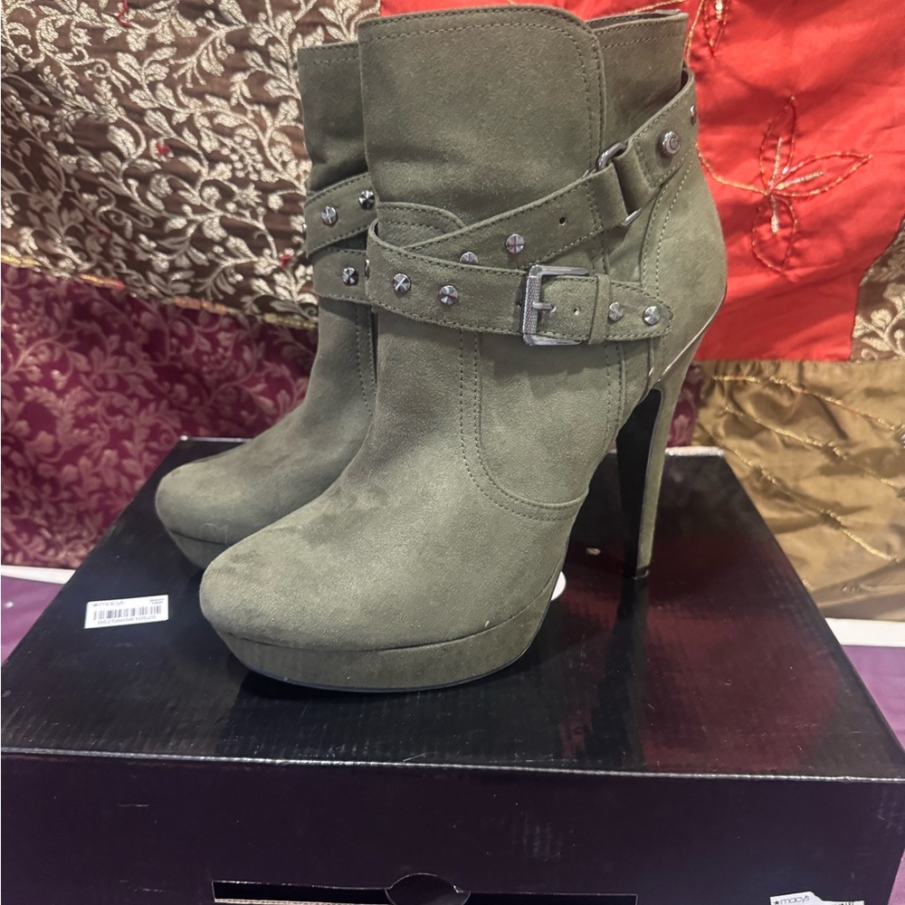 Guess Stylish Women's Green Ankle Boots Size 9